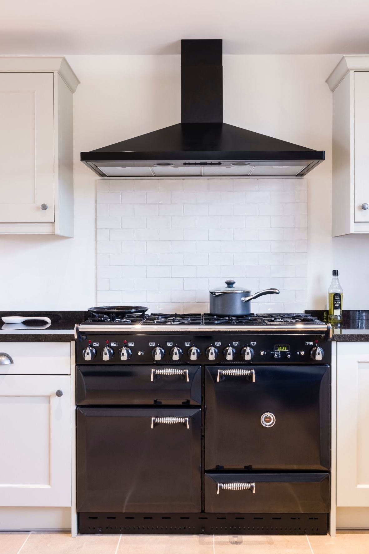 Travaux de dépose et démontage d’éléments de cuisine dans un espace résidentiel en rénovation  à Côte-des-Neiges